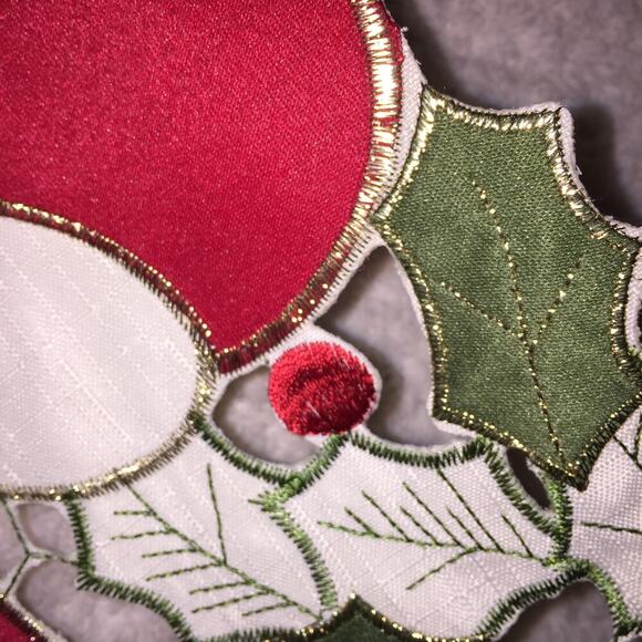 Christmas Placemats (2) Excellent Pre-Owned Condition 15.5" round - Picture 2 of 6